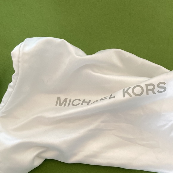 SOLD-Micheal Kors Quinn saffiano leather bag - Picture 8 of 8